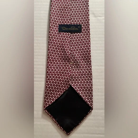 Oscar de la Renta 100% Silk Formal Holiday Red Pattern Tie Business Professional - Picture 6 of 6